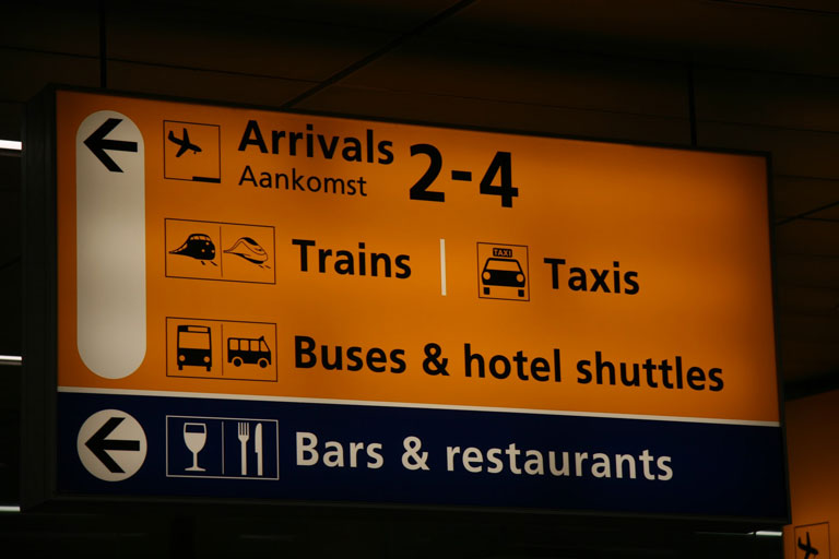 Peut-on transiter par l’aéroport d’Amsterdam-Schiphol (AMS) ? (avec mise à jour Omicron)