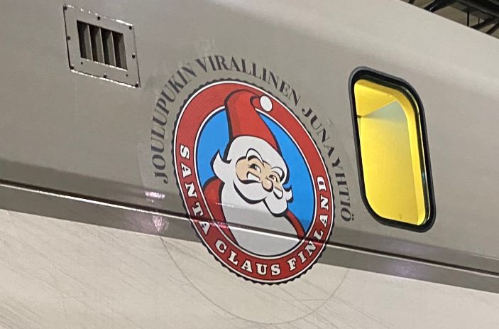 Le Santa Claus Express relie Helsinki à Rovaniemi où se trouve le village du Père Noël